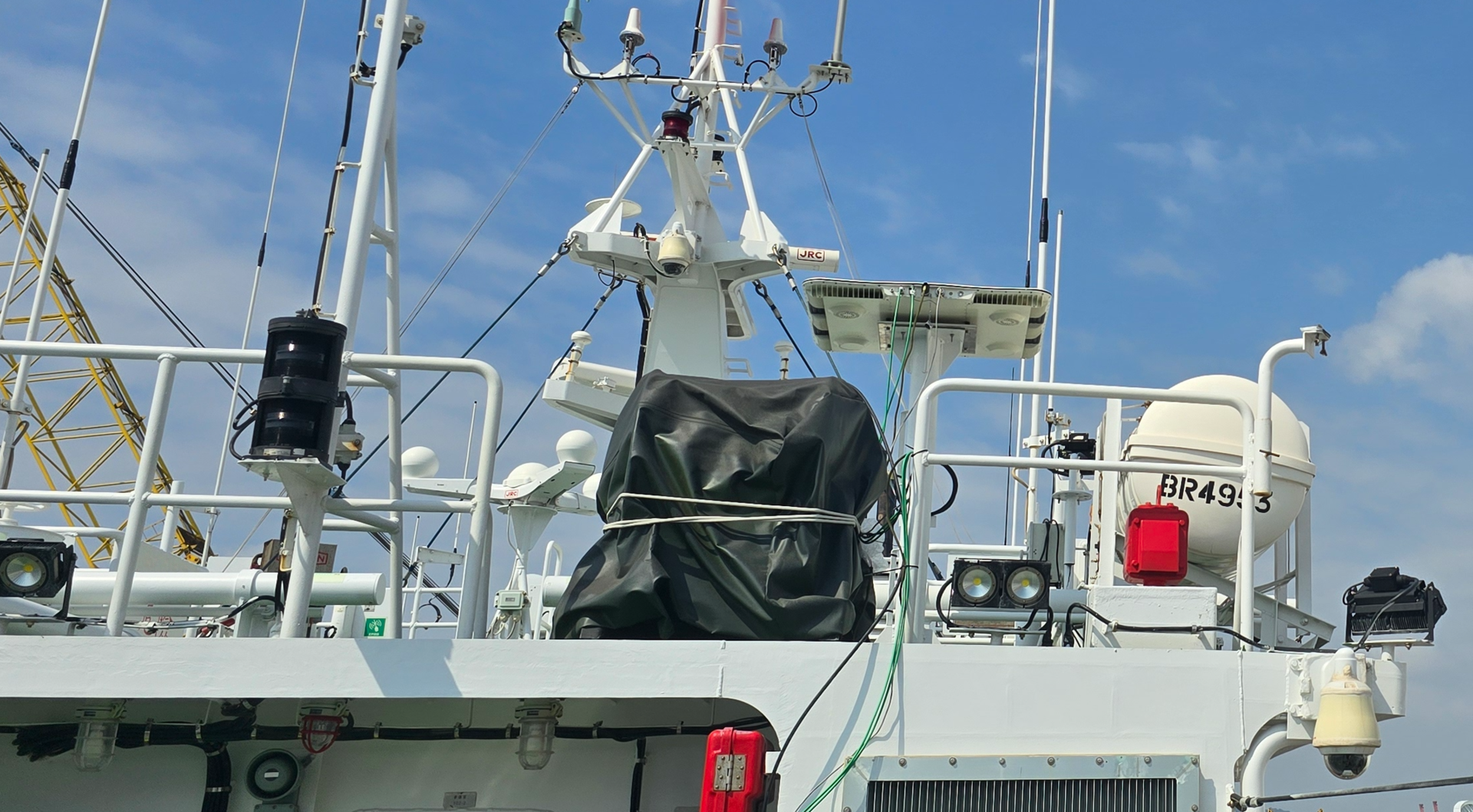 <p style="color:white"> <b>Alpha2 Jumbo ESA Antenna</b></p>