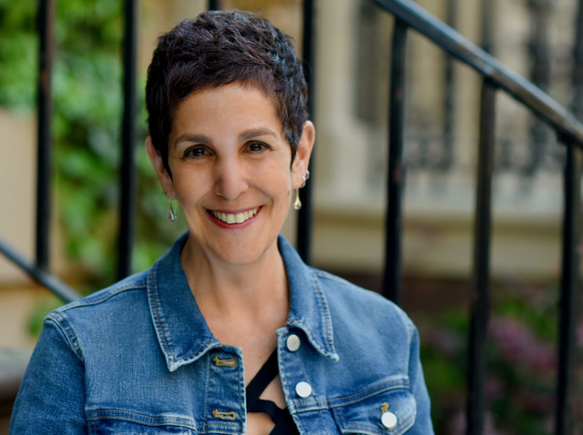 <strong style="font-size: 16px">야엘 아이젠스타트</strong> <br/> <span style="font-size: 12px">민주주의를 위한 사이버보안 이사</span>