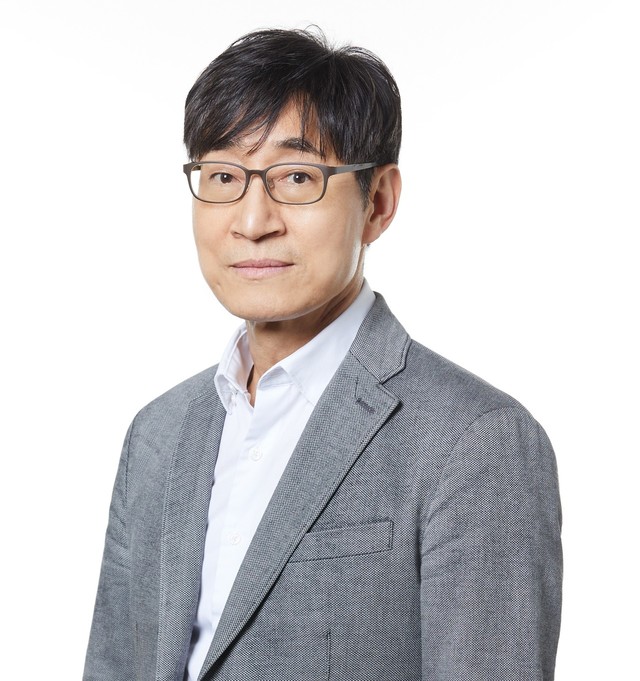 <strong style="font-size: 16px">황용석</strong> <br/> <span style="font-size: 12px">건국대학교 미디어커뮤니케이션학과 교수</span>