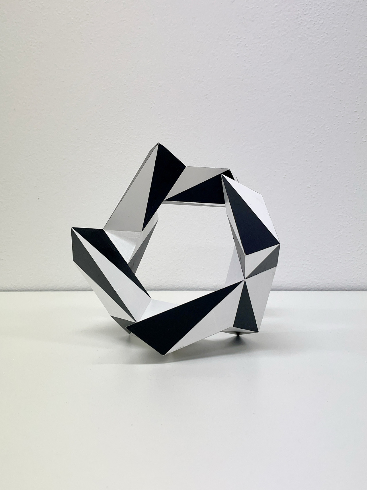 Symmetrical Unit_BW_revisit01, 20 x 20 x 20 cm, Acrylic on wood, 2022