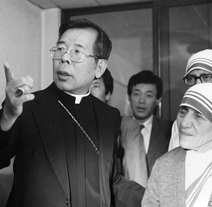 Meeting Mother Teresa during her visit to Korea, May 1981