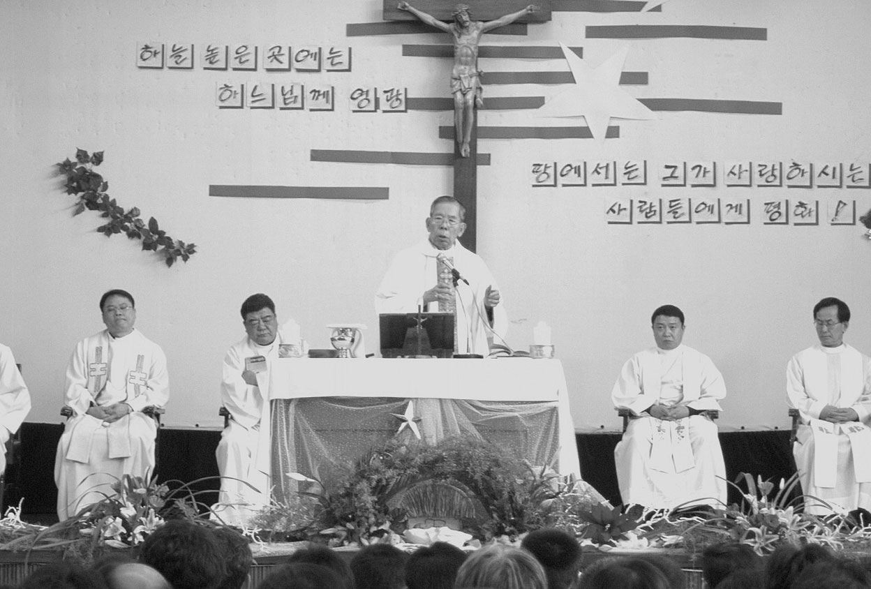 Celebrating Christmas Mass at Seoul Detention Center, December 2003