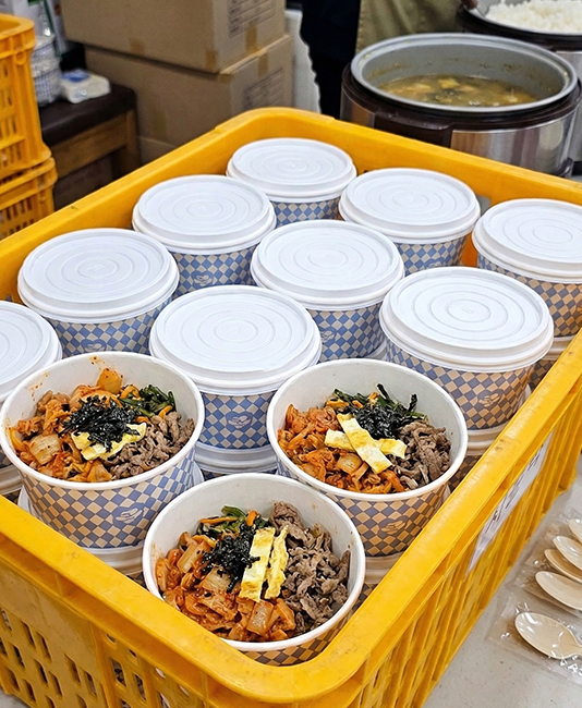서울역 컵밥 나눔 현장