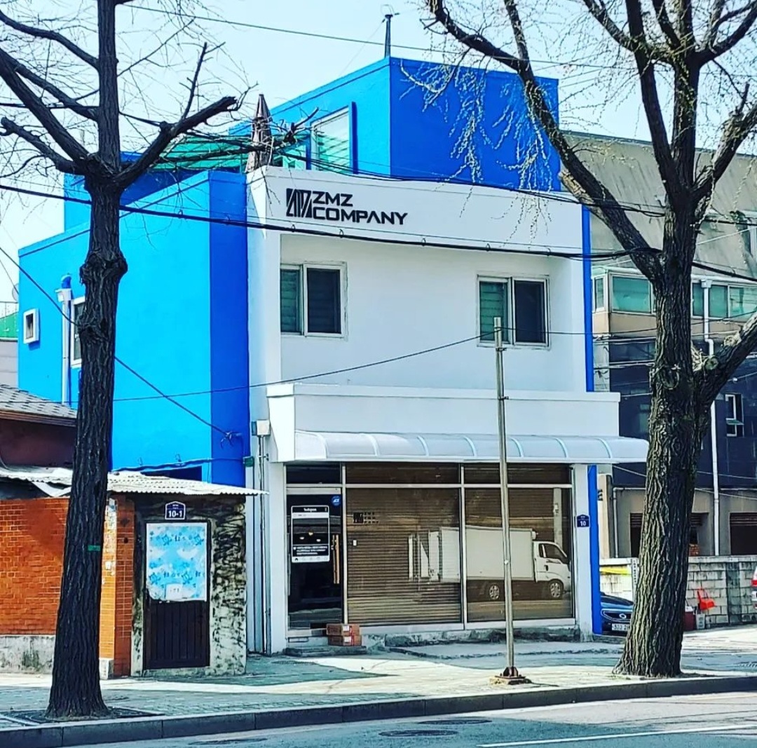 회사 외벽에 지엠지컴퍼니 간판 달았어요, 멋지다!
