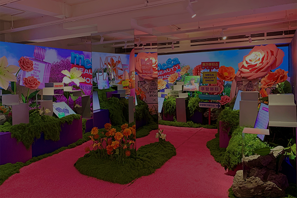 <div class="tb-text-group01"><p class="t-text01">브랜드 공간기획</p><p class="b-text01">브랜드 아이덴티티를 공간에 구현합니다.</p></div>