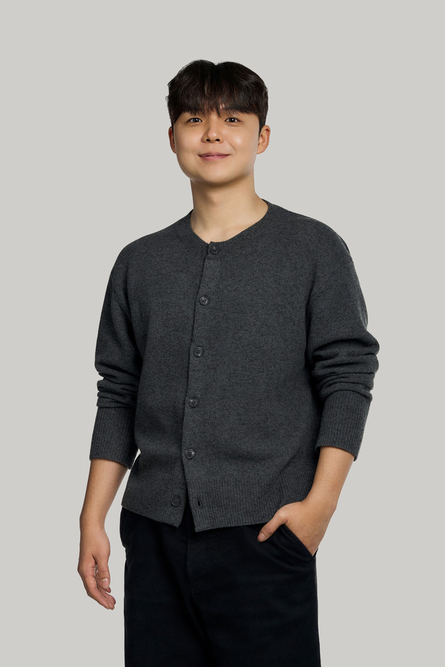 <span style="font-weight:bold;font-size:24px;">Sungwoo Lee</span><br><span style="font-size:20px;">Design Intern </span><br><br> <span style="font-size:18px;"> <span style="font-size:18px;">Hongik Univ. B.Arch (in progress)<span class="area">