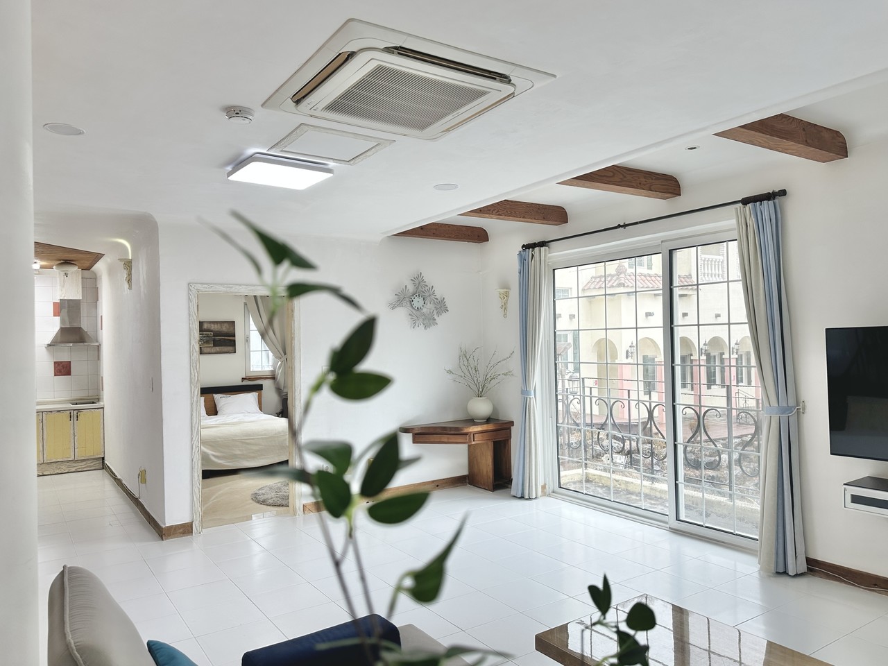 소토보체 펜트하우스 침실에서 본 거실