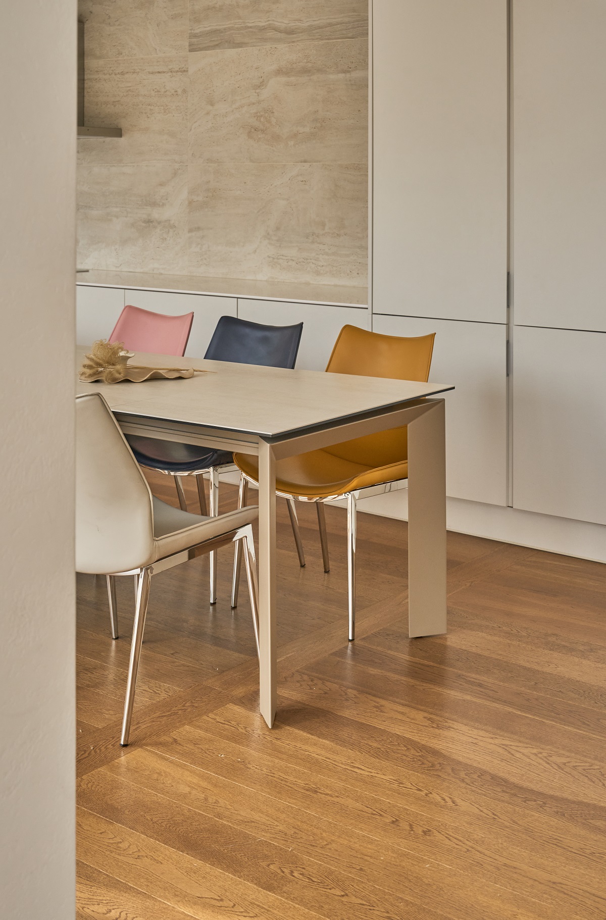 <p class="main_txt">Dining Room</p> <p class="sub_txt">MORE →</p>