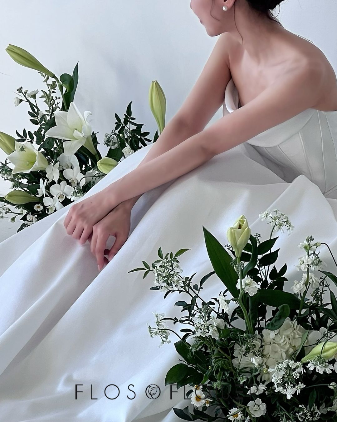 <p style="text-align:left; font-size:16px; margin-top:26px;">WHITE PLATES<br><span style="color:#666;">₩ 50,000</span></p>