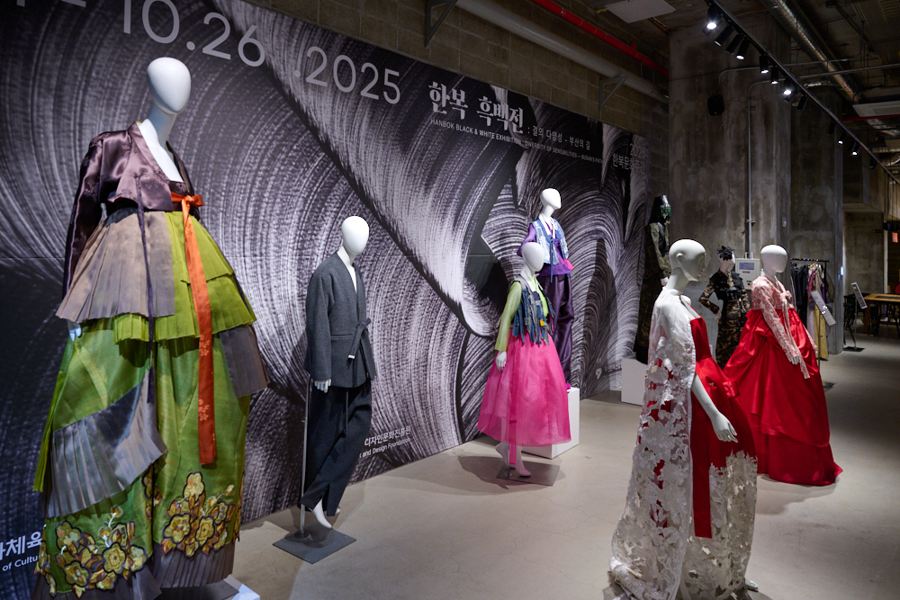 < Hanbok Black & White > Exhibition _General Planning & Direction_2025.10.21-10.26