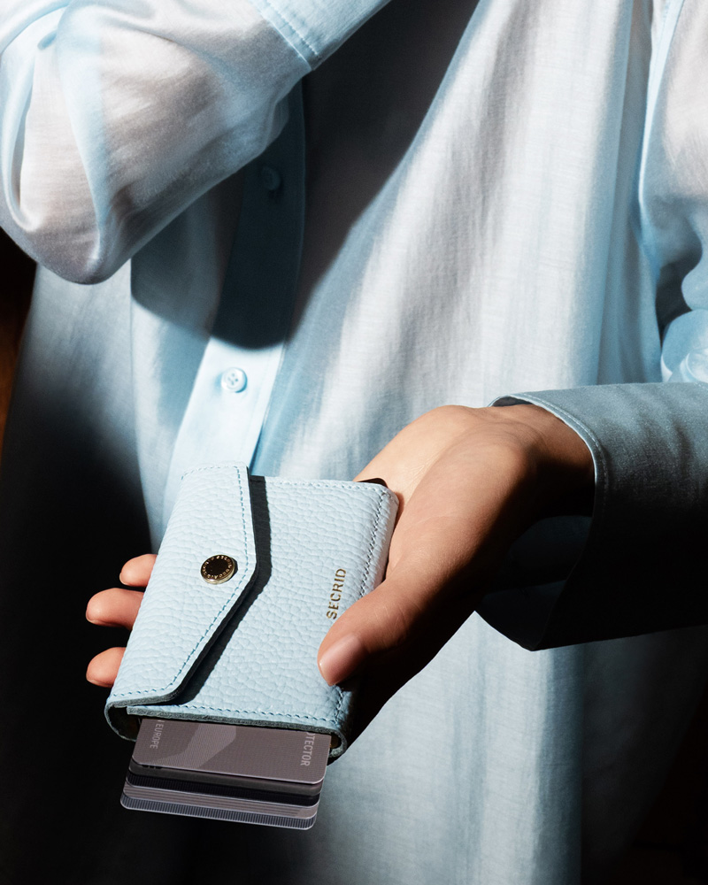 엔벨롭월렛 페블 아이스 블루 ↗︎
