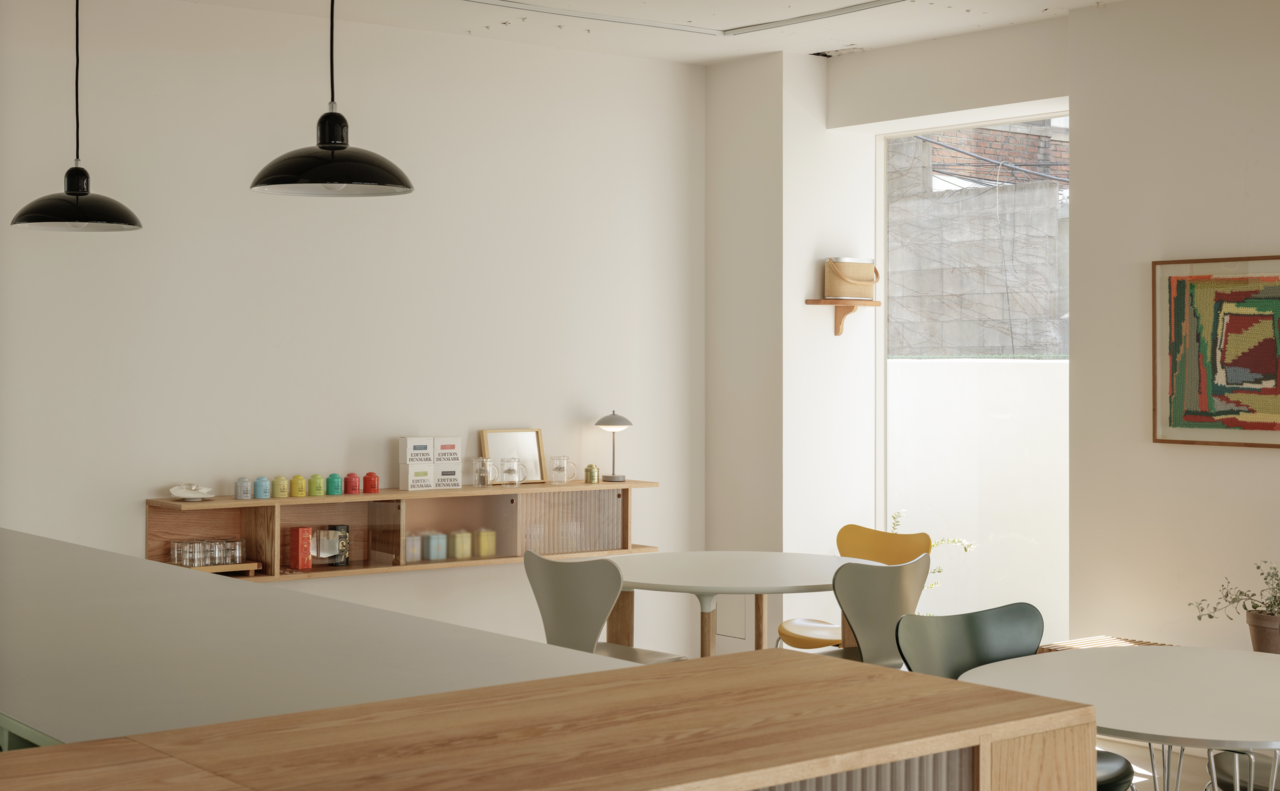 <p style="font-size: 20px; font-weight:500; margin-bottom:4px; line-height:1.2;">EDITION DENMARK<br>NOKSAPYEONG</br></p>  <p style="font-size: 13px; line-height:1.6; font-weight:400; margin-bottom:9px;">서울시 용산구 녹사평대로 244</p><p style="font-size: 11px; font-weight: 400; text-decoration:underline; ">더 알아보기</p>