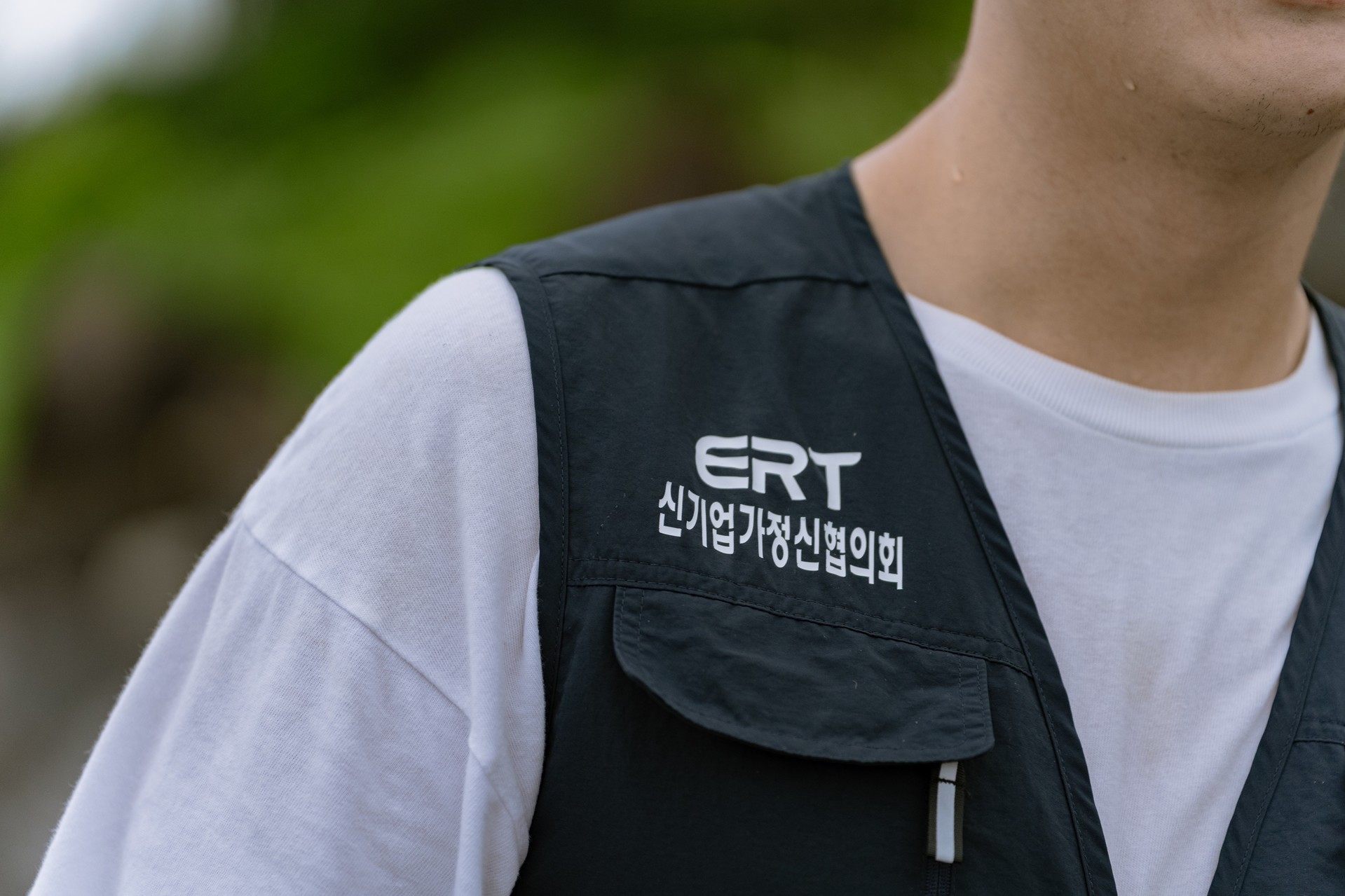<p style="font-size: 40px; font-weight: bold;">2025</p> <p style="font-size: 20px; font-weight: bold;">연결과 협력</p>