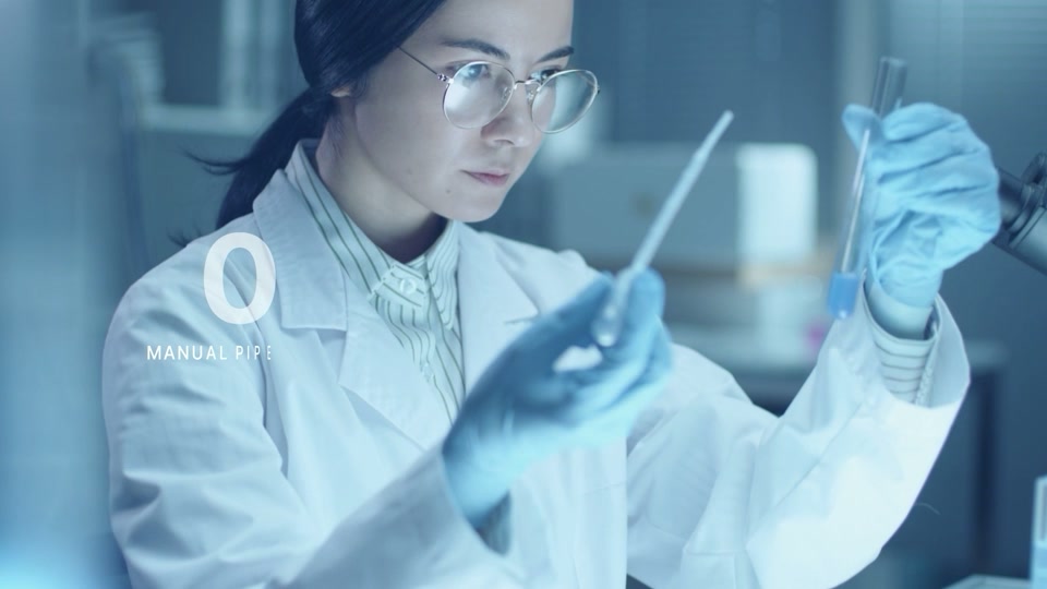 연구원 피펫팅 자동화 장면