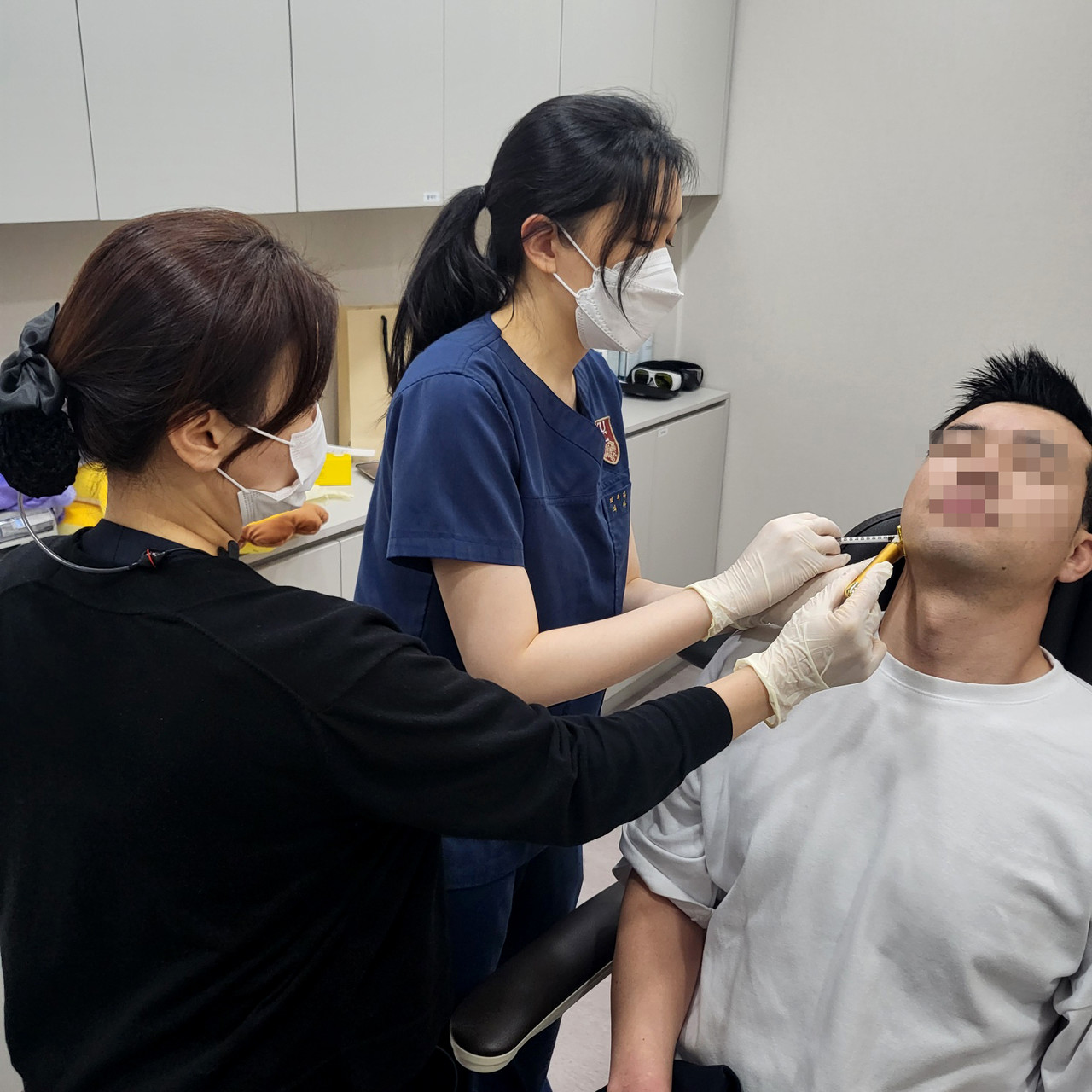 교근 두께에 따른 턱보톡스 시술 장면 