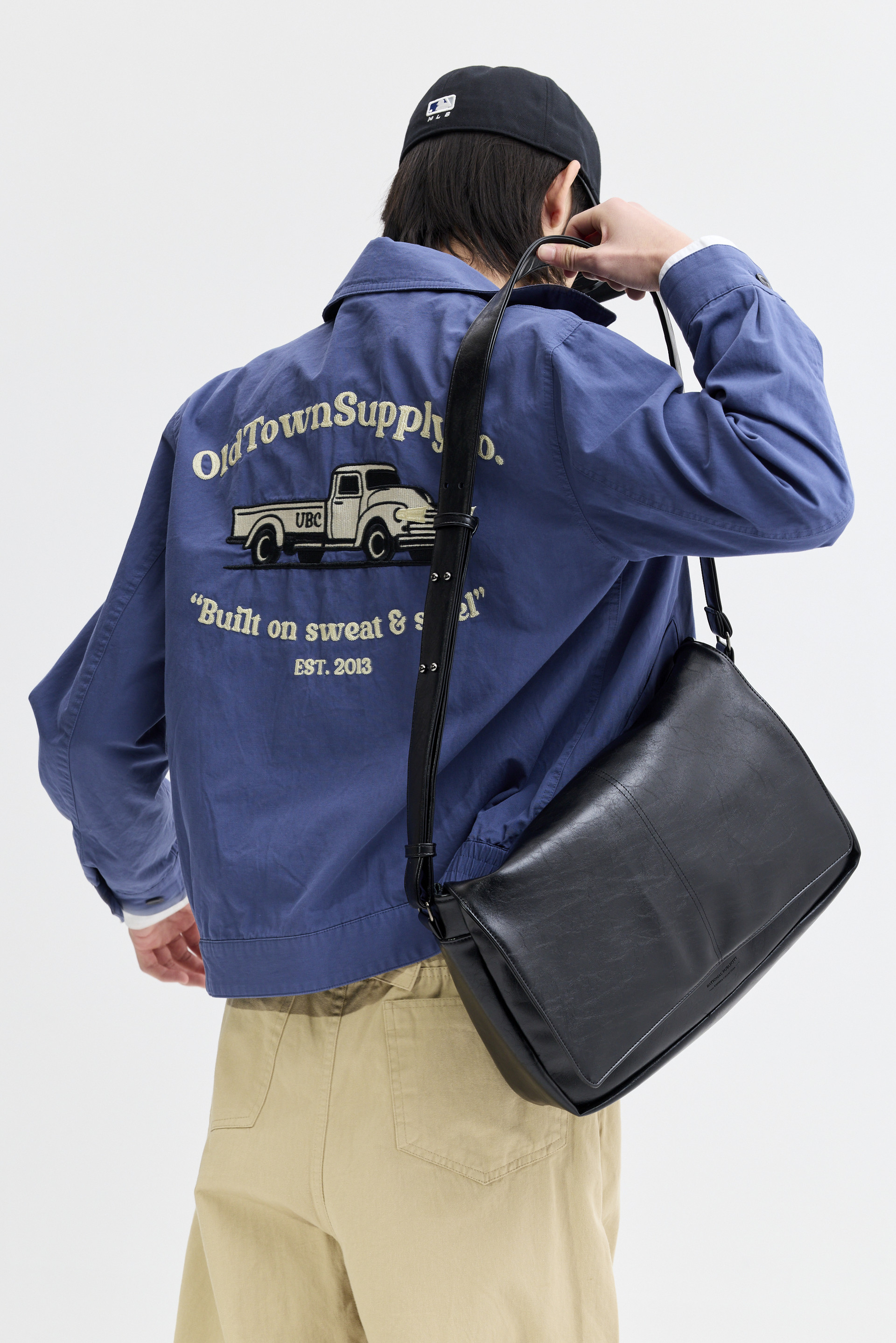 DOWNTOWN CL MESSENGER CROSS BAG
