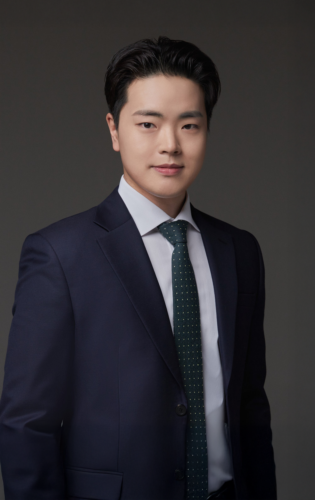 <p style="line-height: 1;"><span style="font-size: 14px;">대표변리사</span></p>  <p style="line-height: 1;"><span style="font-size: 30px;"><strong>황 인 진</strong></span></p>  <p style="line-height: 0;"> 	<br> </p> <div style="display: inline-block; padding: 3px 12px; border: 1px solid #ffffff; border-radius: 50px; background-color: transparent;"><span style="color: rgb(255, 255, 255); font-size: 12px; letter-spacing: 0px; vertical-align: middle;">&nbsp;+ Detail&nbsp;</span></div>  <p> 	<br> </p>
