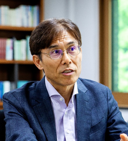 <strong style="font-size: 16px">구본권</strong><br/><span style="font-size: 12px">디지털 인문학자, 작가</span>