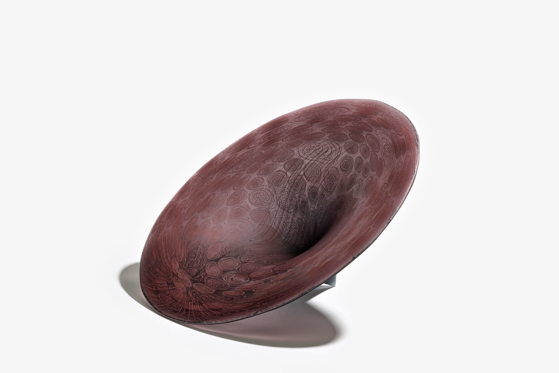 Halo Star (Red) 빛의 고리를 두른 별 / 2025 / Blown, sandblasted and acid polished glass / h30 x w51 x d41 cm
