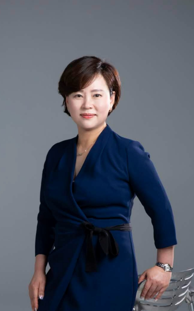 <style> /* 설명 영역 자체의 여백/라인/높이를 완전히 제거 */ :host {     display: block !important;     position: relative !important;     width: 300px !important;     height: 480px !important;     padding: 0 !important;     margin: 0 !important;     line-height: 0 !important; }  /* 설명 텍스트 기본 레이아웃 제거 */ :host p, :host div {     margin: 0 !important;     padding: 0 !important; }  /* 카드 전체를 이미지와 동일한 위치(0,0)에 고정 */ .profile-card {     position: absolute;     top: 0 !important;     left: 0 !important;     width: 300px;     height: 480px;     border-radius: 22px;     overflow: hidden;     pointer-events: none; /* 클릭이 이미지로 전달되도록 */ }  /* 위·아래 짙은 회색 그라데이션(중간 = 완전 투명) */ .gradient-overlay {     position: absolute;     top: 0;     left: 0;     width: 300px;     height: 480px;     background: linear-gradient(         to bottom,         rgba(30,31,38,0.85) 0%,         rgba(30,31,38,0.0) 33%,         rgba(30,31,38,0.0) 65%,         rgba(30,31,38,0.85) 100%     );     z-index: 1; }  /* 텍스트 공통 */ .profile-text-top, .profile-text-bottom {     position: absolute;     left: 20px;     z-index: 2;     color: #fff;     pointer-events: none; }  .profile-text-top { top: 20px; }  .profile-name {     font-size: 22px;     font-weight: 700; }  .profile-role {     font-size: 14px;     opacity: 0.9; }  .profile-text-bottom {     bottom: 18px;     width: 90%; }  .profile-bio {     font-size: 13px;     opacity: 0.85;     line-height: 1.4; } </style>  <div class="profile-card">      <div class="gradient-overlay"></div>      <div class="profile-text-top">         <div class="profile-name"> 이현주 </div> <div class="profile-role"> 부장 General Manager</div> </div> </div>
