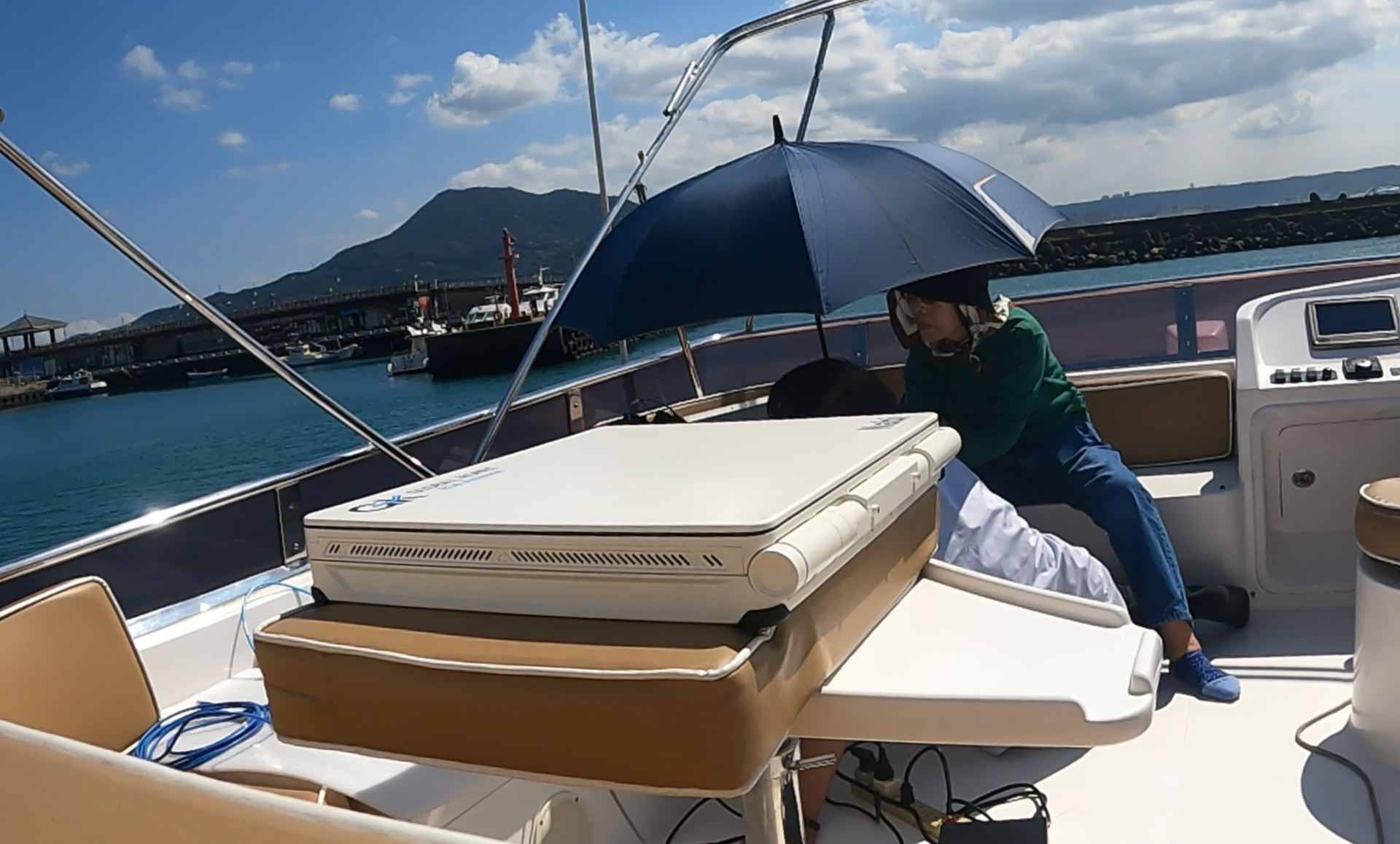 <p class="soln_tit">Portable ESA Antenna Solution</p>