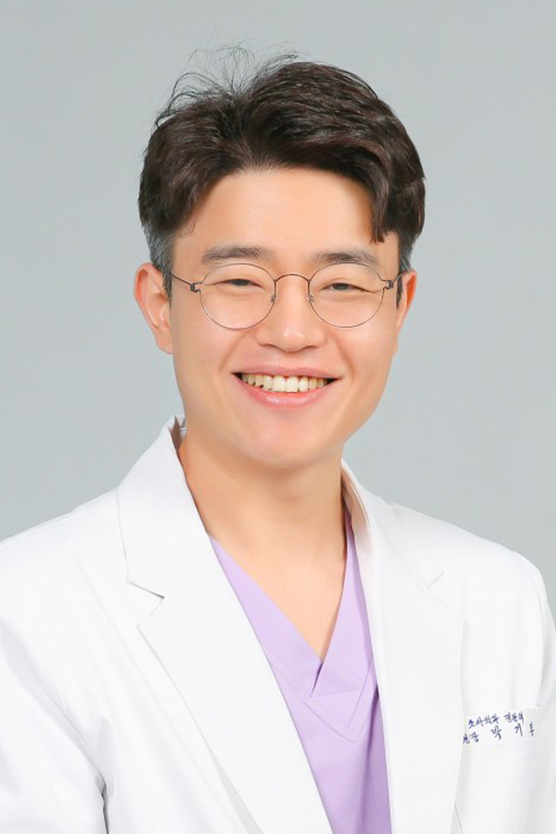 필진18
