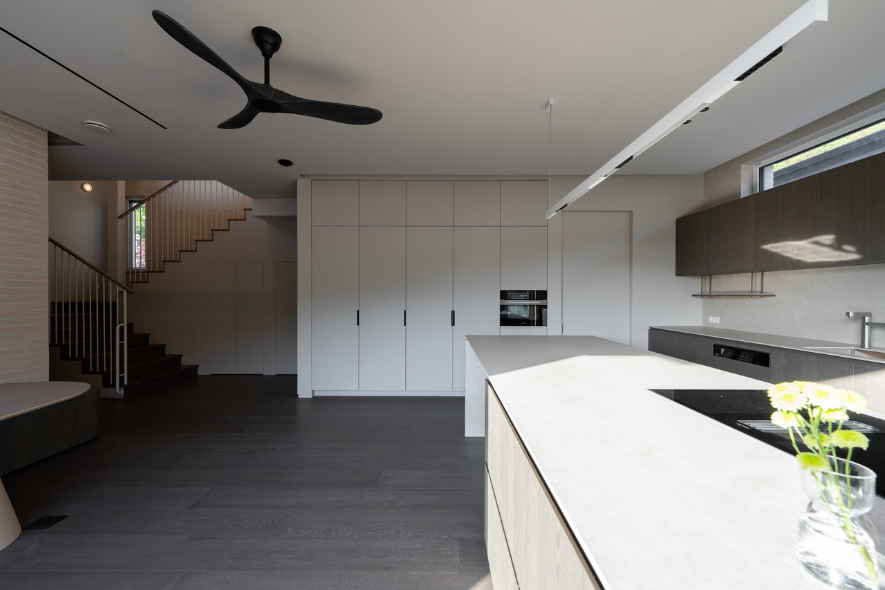마우스를 올려 조명을 켜보세요💡