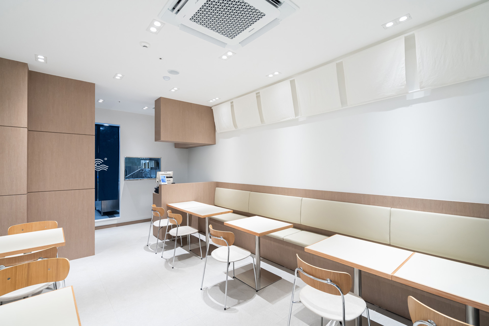 진짜전복 매장 F&B 인테리어 — 식음료 브랜드 공간 설계 및 시공 워크스페이스그룹