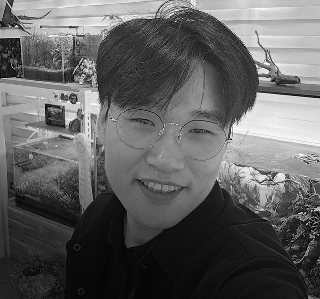 <p style="  margin-bottom:-10px;">이진웅</p><h5 style="line-height: 0.8; margin-bottom:0px;"><strong> Lee JinUng</strong></h5>