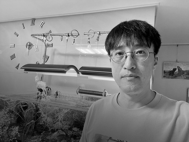 <p style="  margin-bottom:-10px;">김상진</p><h5 style="line-height: 0.8; margin-bottom:0px;"><strong> Kim SangJin</strong></h5>