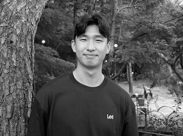 <p style="  margin-bottom:-10px;">김진환</p><h5 style="line-height: 0.8; margin-bottom:0px;"><strong>Kim JinHwan</strong></h5>