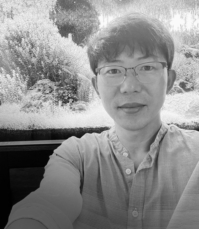 <p style="  margin-bottom:-10px;">정일홍</p><h5 style="line-height: 0.8; margin-bottom:0px;"><strong> Jeong IlHong</strong></h5>