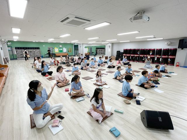 <h6><strong>예배실</strong></h6>