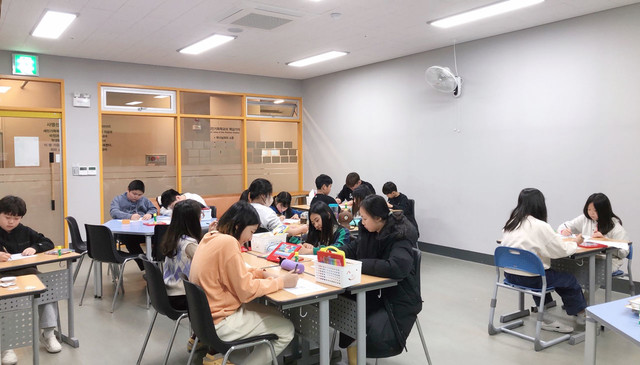 <h6><strong>교실</strong></h6>