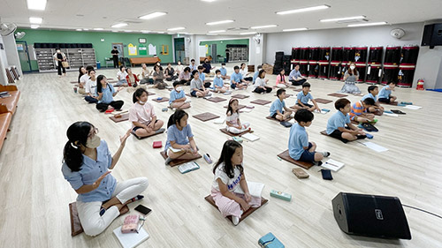 <h6><strong>예배실</strong></h6>