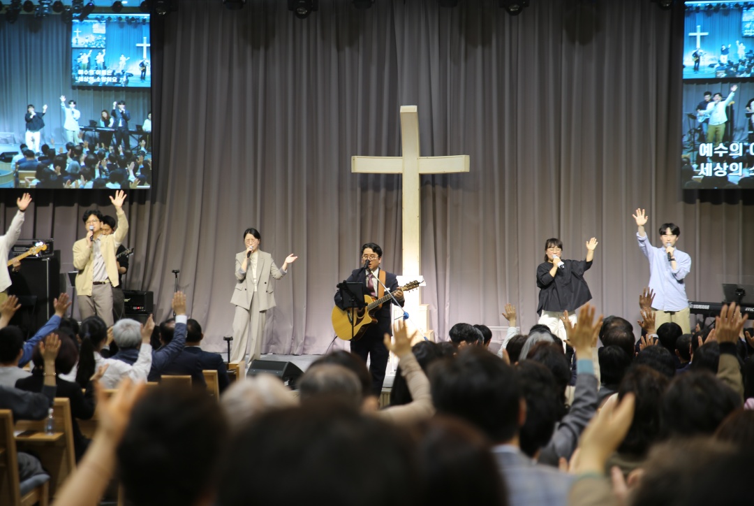 <h6 style="line-height: 1;"><strong><span style="font-size: 18px; color: rgb(255, 255, 255);">예배안내</span></strong></h6>