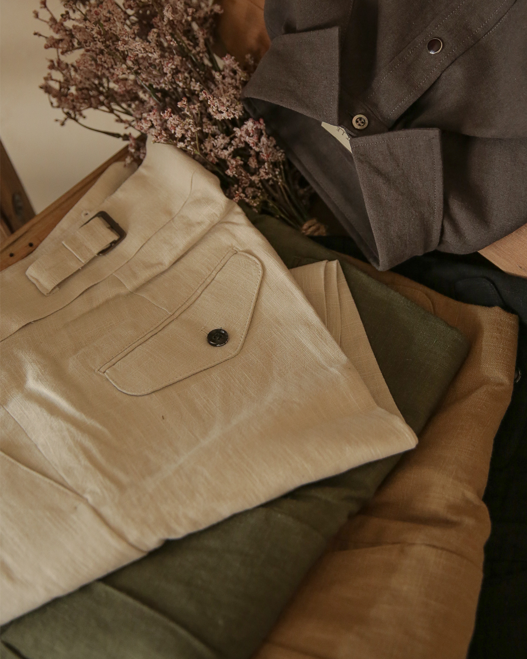 <p style="text-align: left;"><span style="font-size: 13px;"><strong>(NEW COLOR) 8S LINEN GURKHA TROUSERS</strong></span></p>