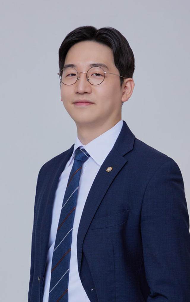 <p style="line-height: 1;"><span style="font-size: 16px;">협력 변호사</span></p>  <p style="line-height: 1;"><span style="font-size: 36px;"><strong>한 상 연</strong></span></p>  <p style="line-height: 0;"> 	<br> </p> <div style="display: inline-block; padding: 3px 12px; border: 1px solid #ffffff; border-radius: 50px; background-color: transparent;"><span style="color: #ffffff; font-size: 13px; letter-spacing: 0px; vertical-align: middle;">&nbsp;+ Detail&nbsp;</span></div>  <p> 	<br> </p>