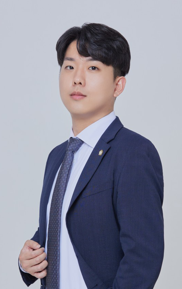 <p style="line-height: 1;"><span style="font-size: 16px;">협력 변호사</span></p>  <p style="line-height: 1;"><span style="font-size: 36px;"><strong>장 승 우</strong></span></p>  <p style="line-height: 0;"> 	<br> </p> <div style="display: inline-block; padding: 3px 12px; border: 1px solid #ffffff; border-radius: 50px; background-color: transparent;"><span style="color: #ffffff; font-size: 13px; letter-spacing: 0px; vertical-align: middle;">&nbsp;+ Detail&nbsp;</span></div>  <p> 	<br> </p>
