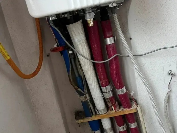보일러·분배기 누수 현장 사진