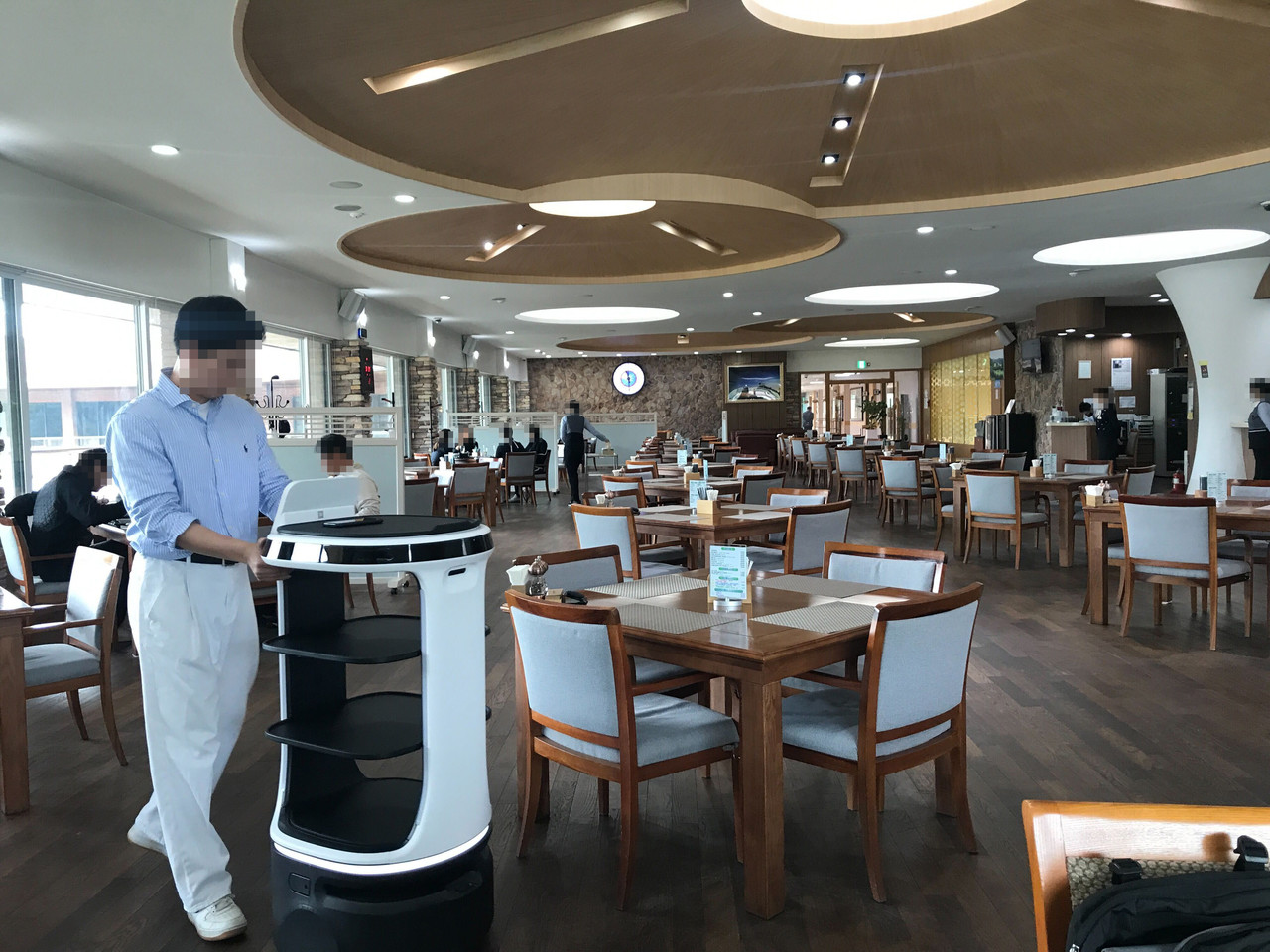 <p style="text-align: center;"><span style="font-size: 22px; font-family: 'SUIT Variable' !important;"><strong>Golf Clubhouse</strong></span></p>