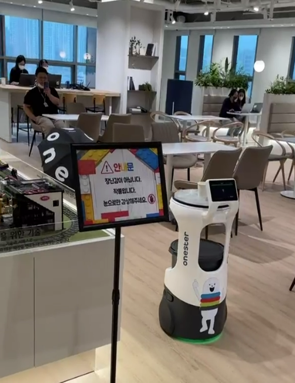 <p style="text-align: center;"><span style="font-size: 22px; font-family: 'SUIT Variable' !important;"><strong>Corporate Café</strong></span></p>