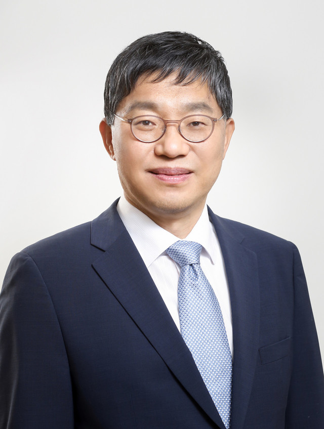 -<br><strong>강현수 </strong> <br> <span style="font-size:14px;">중부대 도시행정학 교수·前 국토연구원 원장</span>