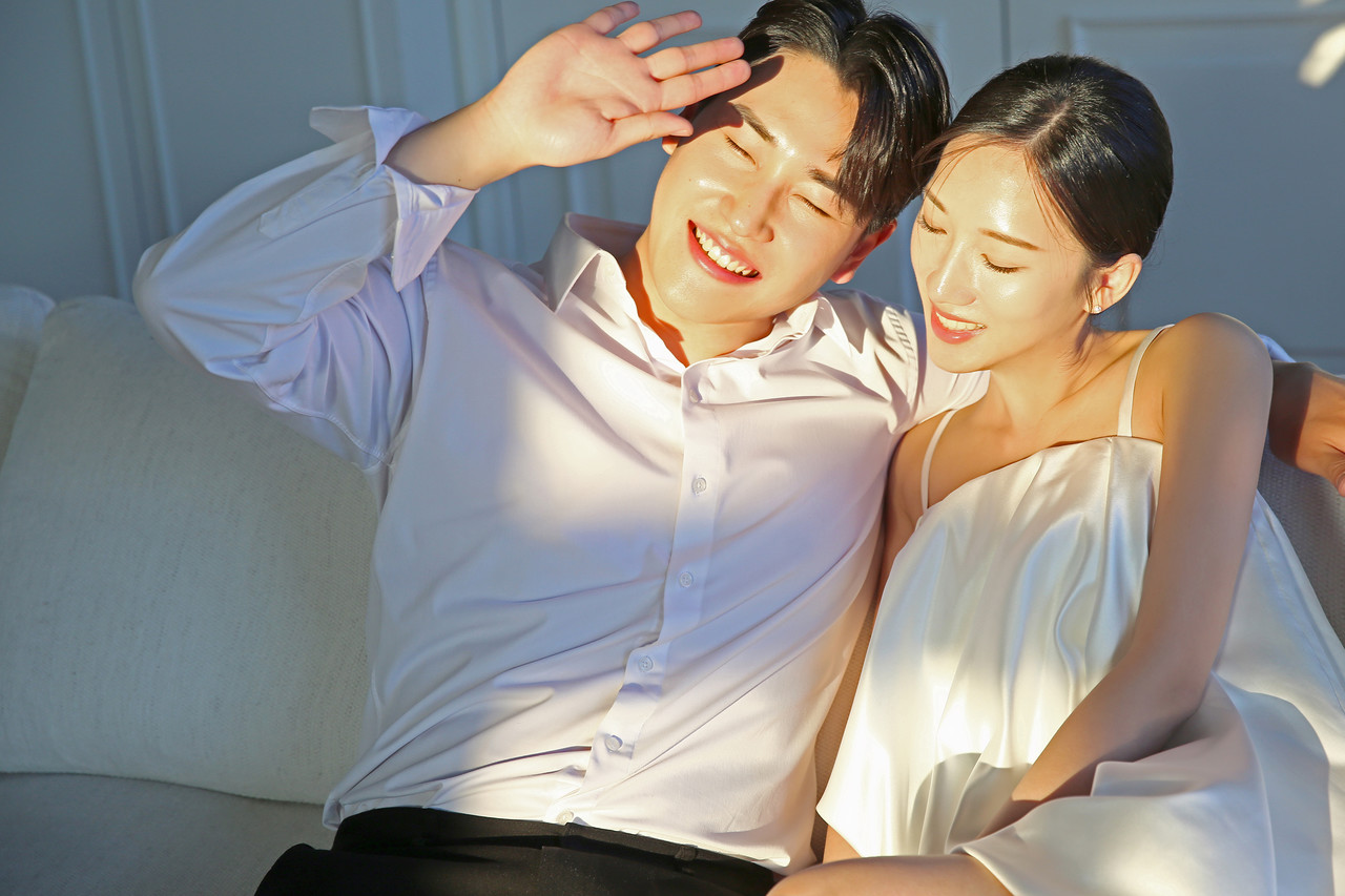 <p style="margin-left:10px;">Self wedding</p><h5 style="margin-left:10px">photography</h5>