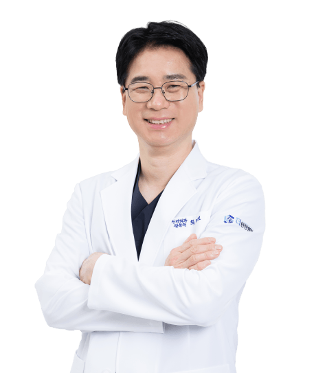 부산 사하구 괴정역 6번출구 더탄탄병원 정형외과 전문의 윤동길 관절센터장