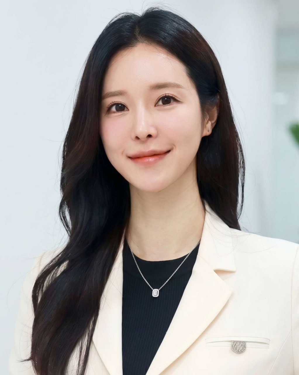 Bella Lee CEO