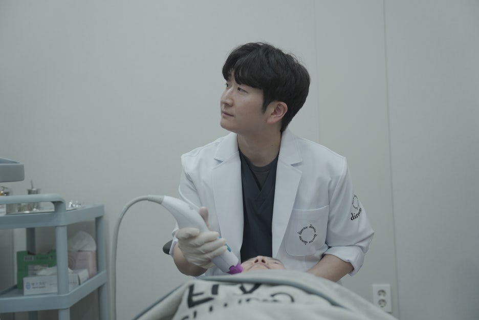  대전써마지 마크뷰 정밀 피부 진단기기 촬영 및 대표원장 1:1 상담 장면