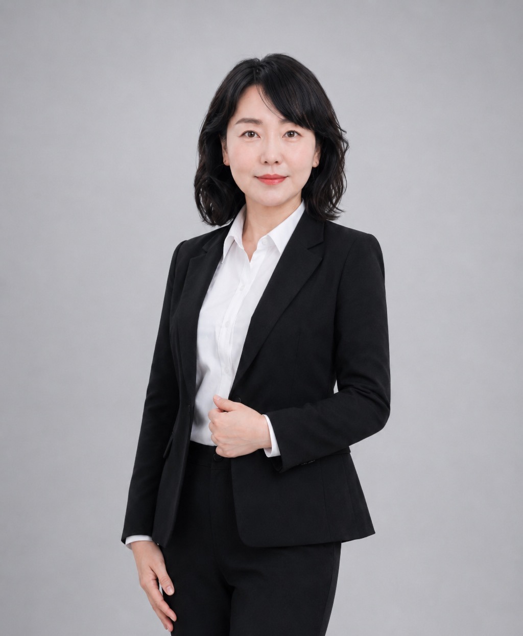 <span style="background-color: rgba(240, 242, 245, 0.95); padding: 8px 16px; border-radius: 20px; display: inline-block; color: black; font-weight: bold; font-size: 18px;">박연숙 실장</span>