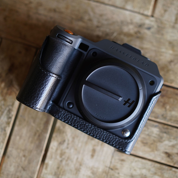 Hasselblad X2D II 100C Half case : LEICA CASES & STRAPS by