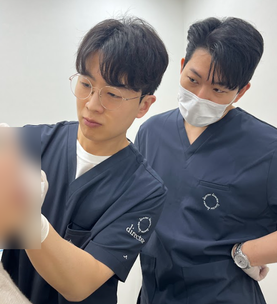 울산덴서티 시술을 진행하는 디렉터의원 의료진 진료 현장 사진